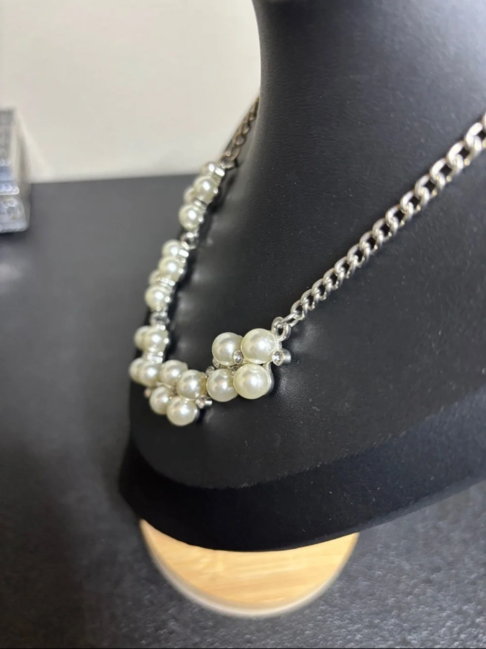 Faux Pearl & Rhinestone Cluster Station Elegant Silver Tone Necklace
